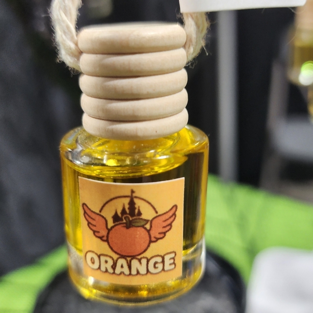 Orange Soarin' Scented Hanging Air Freshener as Smelled at the Amusement Park